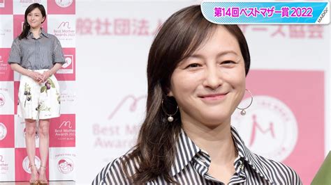 広末涼子、ショートパンツで美脚すらり 柄×柄の夏先取りコーデ。